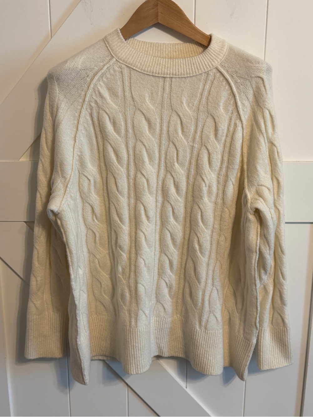 Aerie Women’s Medium Cream Cable Knit Crewneck Sweater Cozy Ivory Pullover